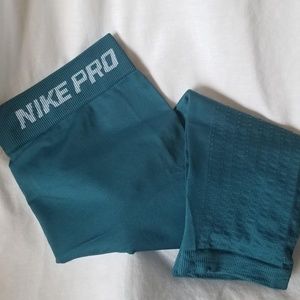 NIKE PRO Dri Fit Crop Athletic Work Out Pants Med.